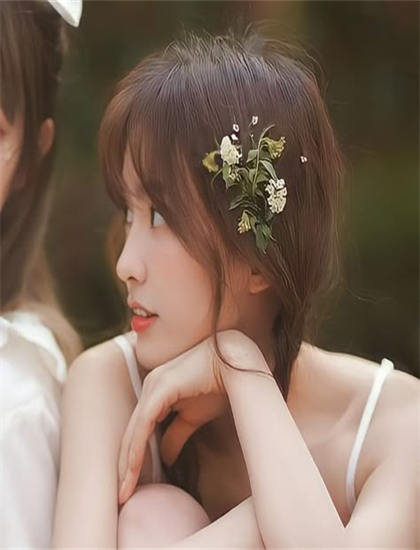 《恰似你的阳光》象征隐喻解析：符号意义与深层寓意探讨